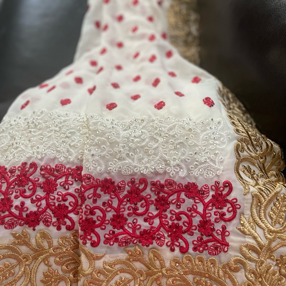Saree - Picture 4 of 5